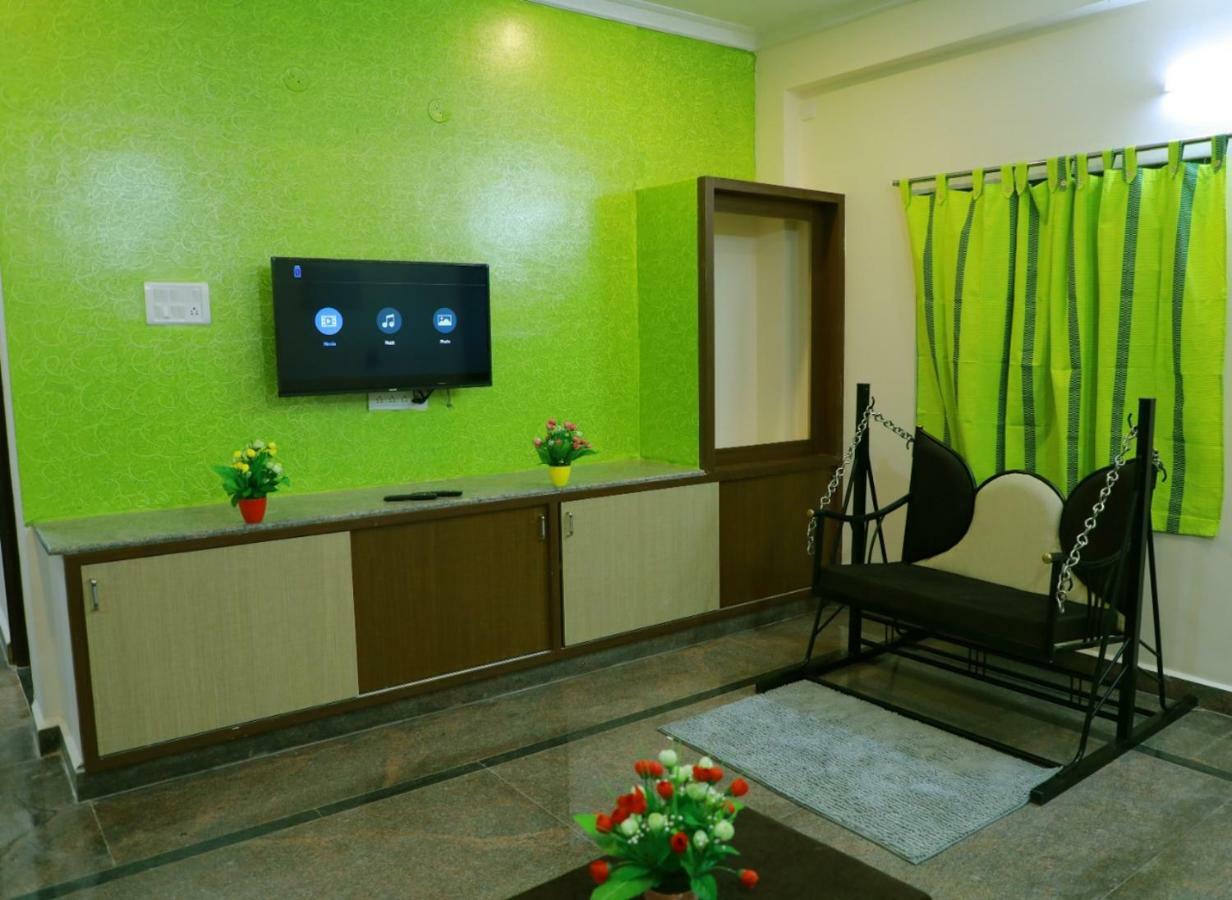 Sree Service Apartments Tirupati Buitenkant foto